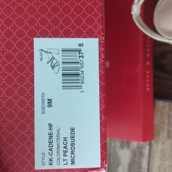 Kelly and Katie Lt Peach Microsuede Heels, 9M - Picture 4 of 4